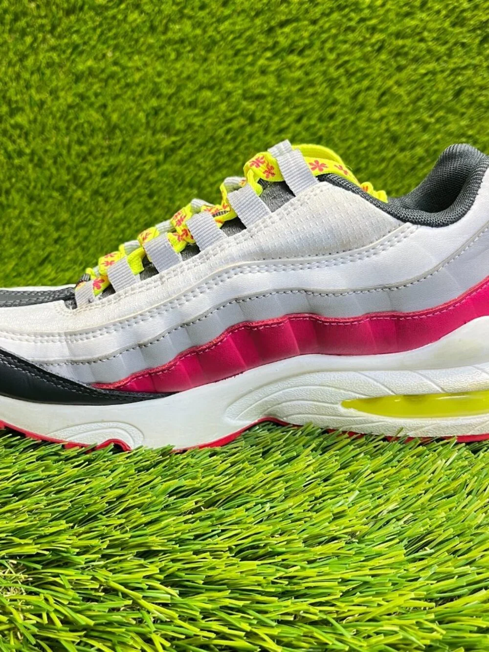 Nike‎ Air Max 95 GS Girls Size 5.5Y Gray Rush Pink Volt Athletic Shoes Sneakers